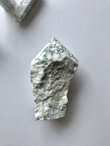 Howlite Point