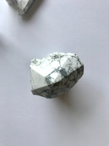 Howlite Point