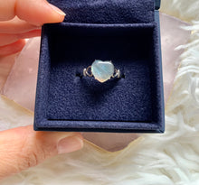 Load image into Gallery viewer, Labradorite Heart Ring